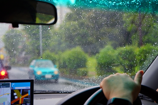 雨の日は交通事故に注意！